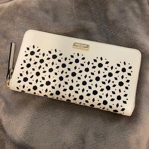 Kate Spade Large Zip Wallet - Black & White